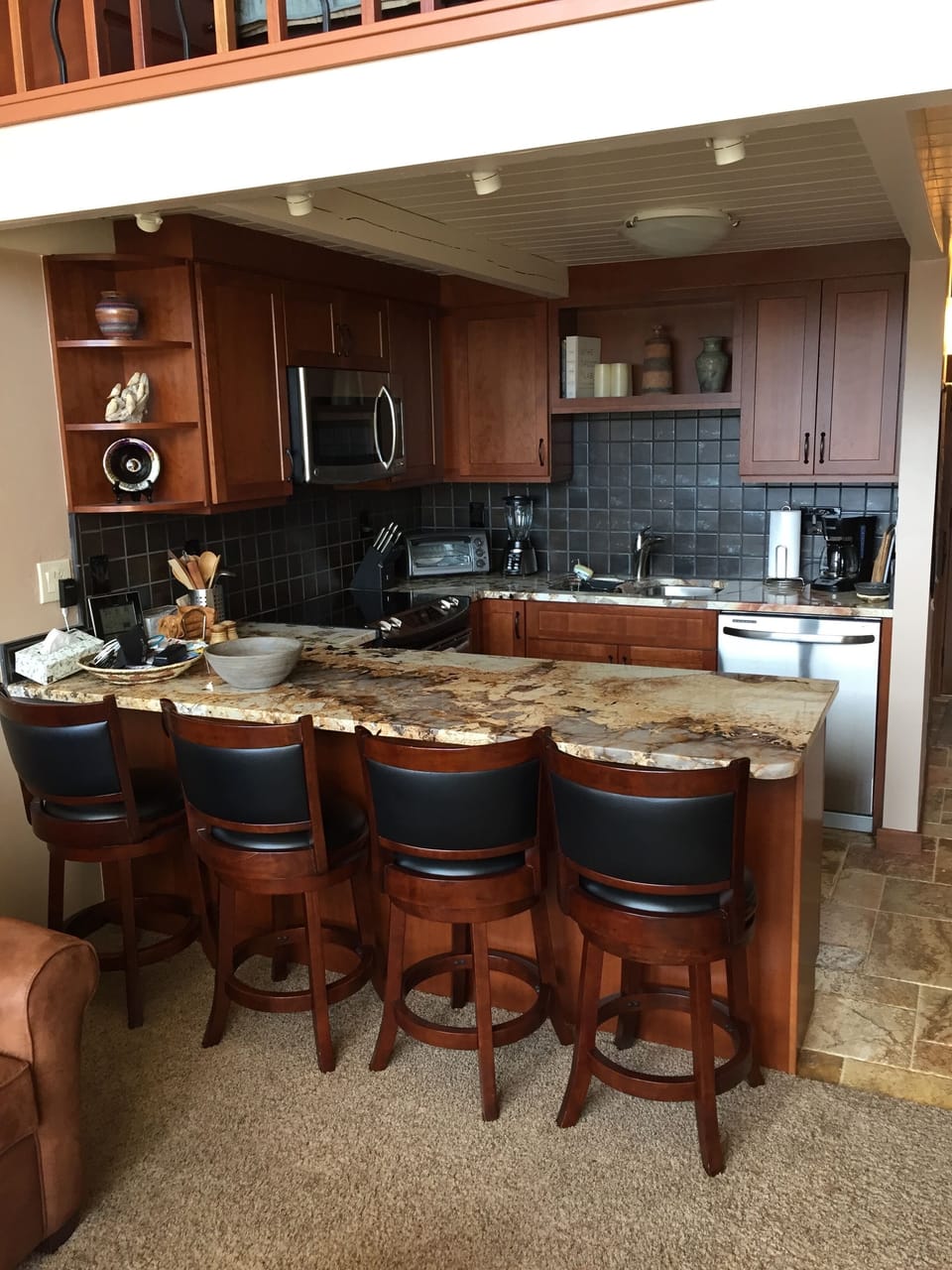 Counter seating for four