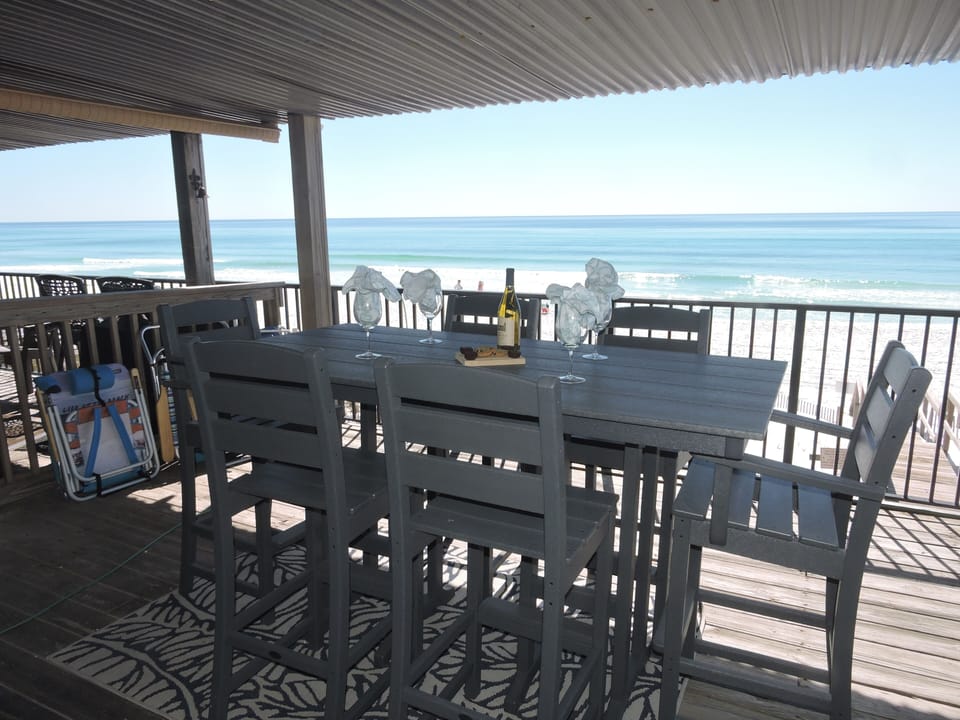 Have a glass of wine while enjoying the cool breezes and spectacular view. 