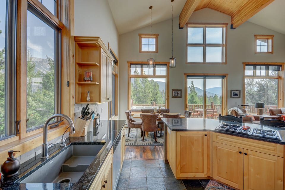 Gas stove, pantry and views
