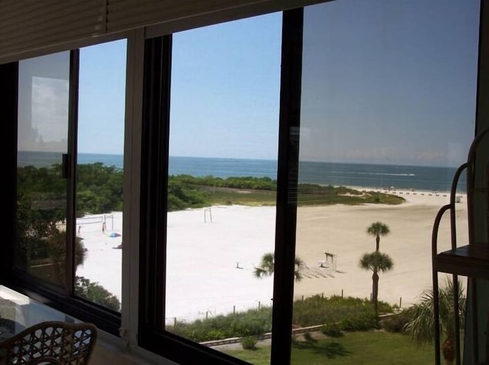 Beach view from entry to lanai (near dining room)