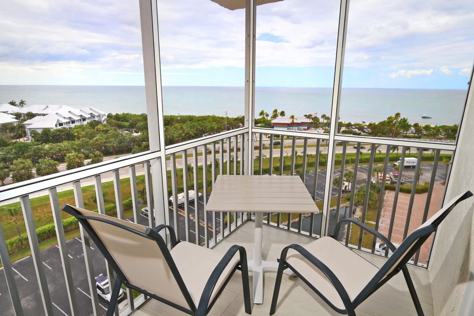 Balcony with views of the Gulf of Mexico. 
