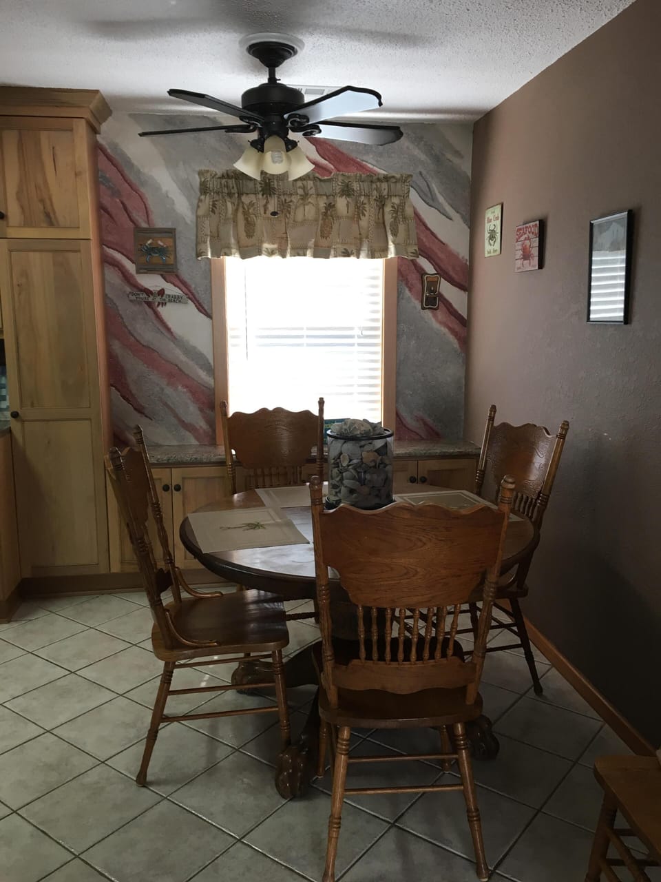 Eat in kitchen area