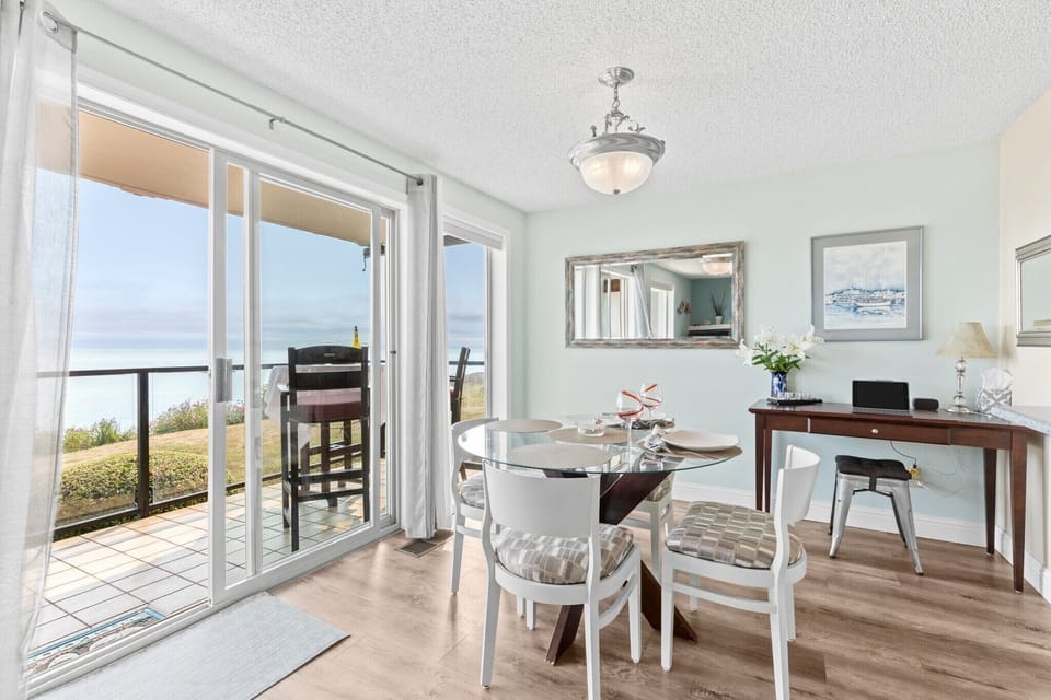 Dining area with desk in the corner 