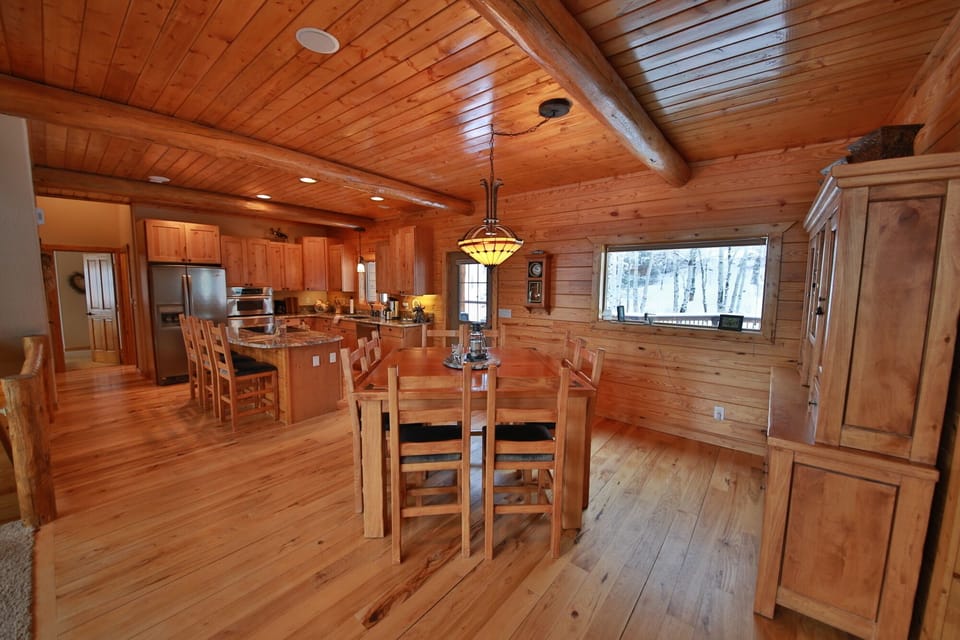 Kitchen and dinning room seats 11 people.