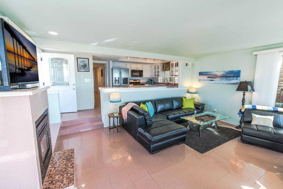 The open floor plan allows for easy group hangouts.
                
