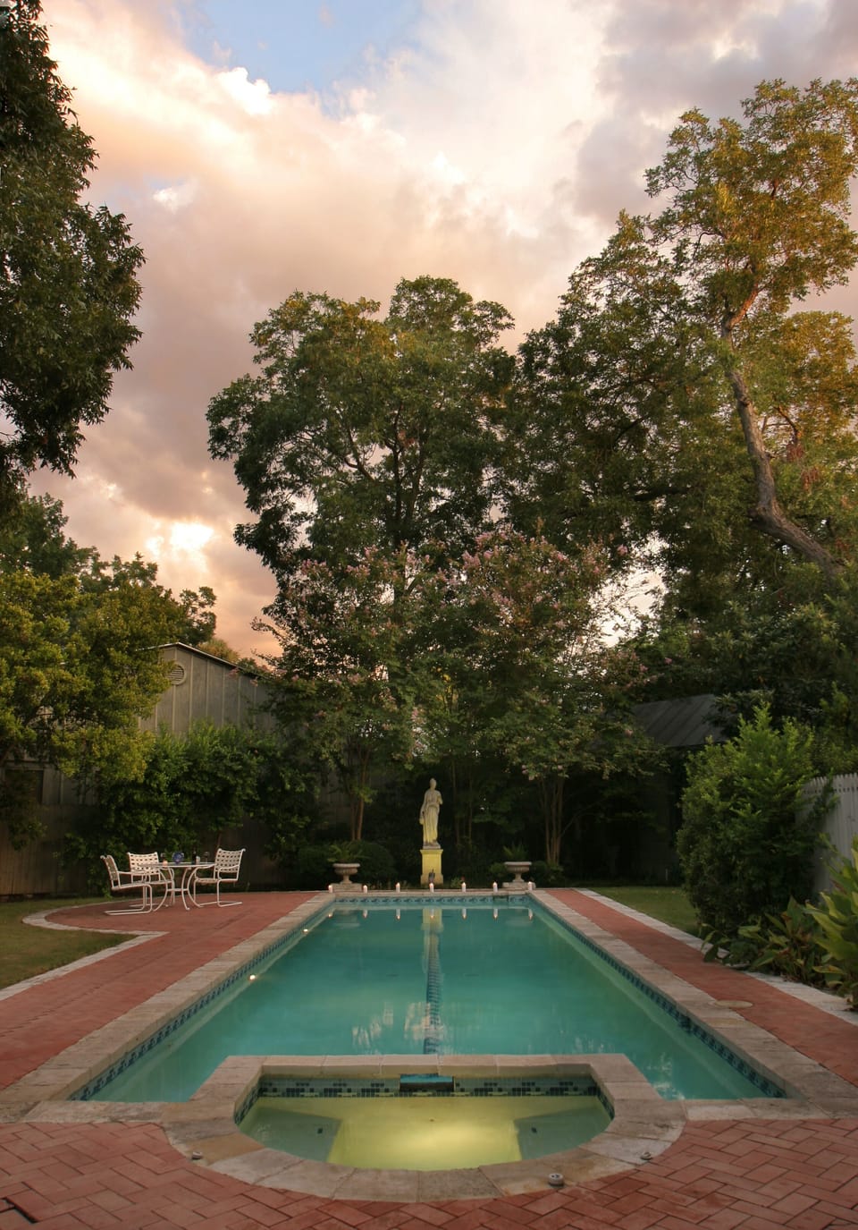 Outdoor pool with heated spa, table and chairs, 2 chaises