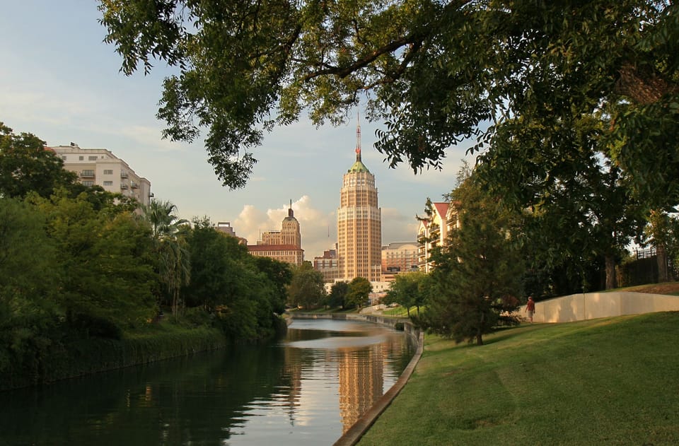 The Riverwalk is just across the street! 4 blocks to the center of downtown