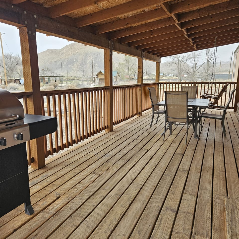 spacious porch furnished for cook outs, rain or shine