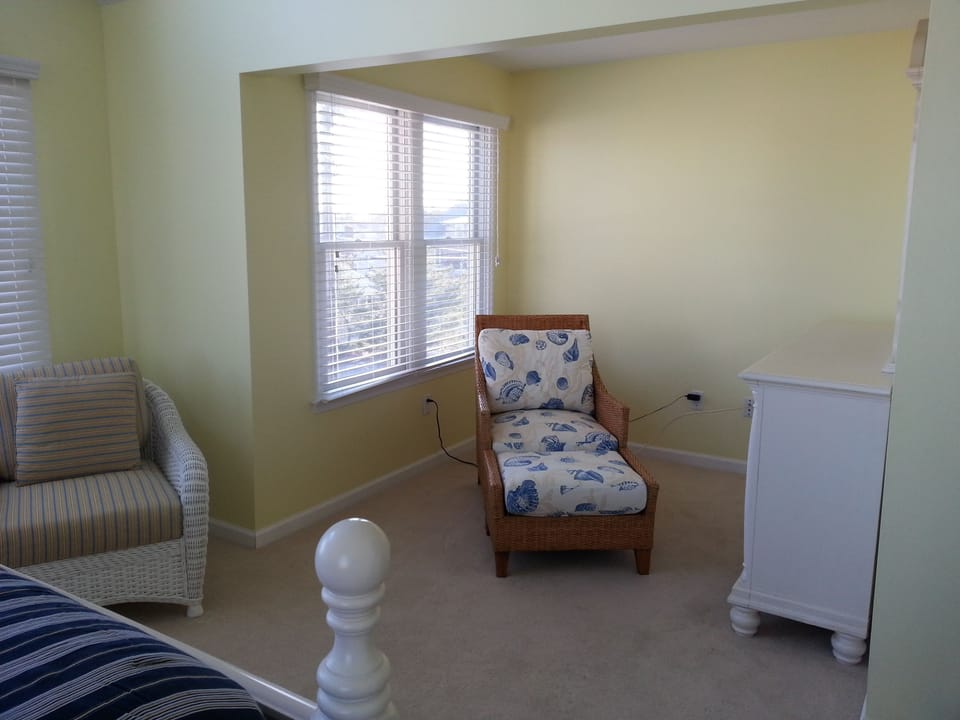 Master Bedroom sitting area