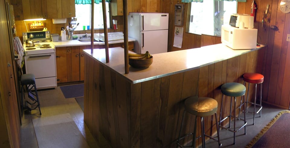 The kitchen and bar