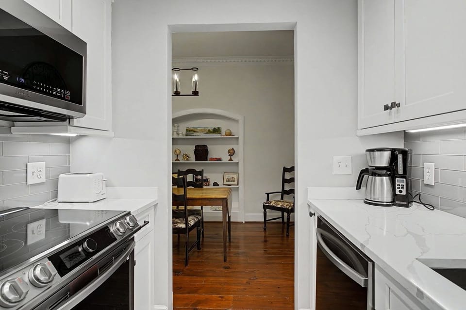 Kitchen with many amenities!