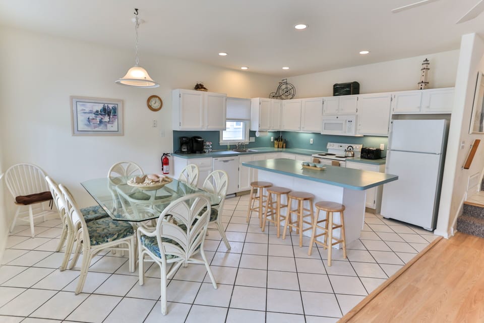 Kitchen overview. Ideal layout to prepare your family's meals w lots of help!