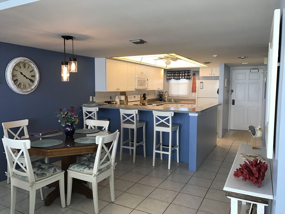 Kitchen/Dining area.
Seating for 9.