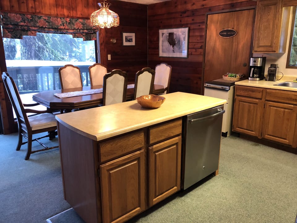 Kitchen and dinning room.