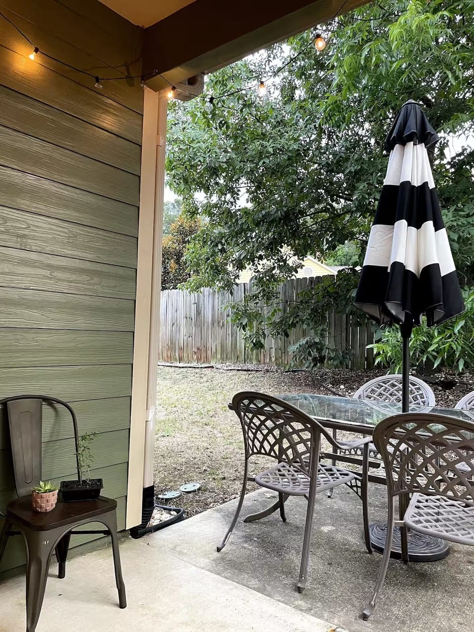 Outdoor dining
