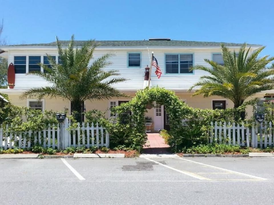 Front of building - Surfside Seaclusion is the last door on the bottom (right)