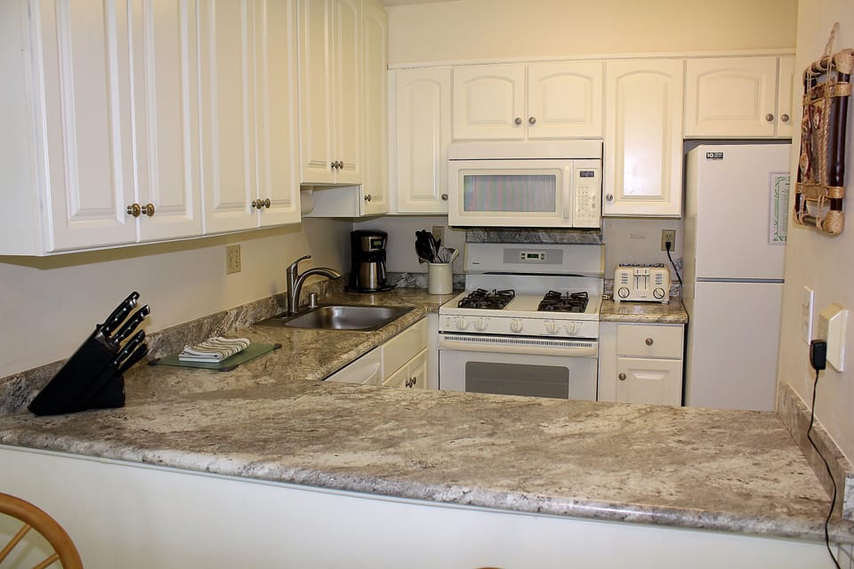 Full Kitchen -- Updated 2018.