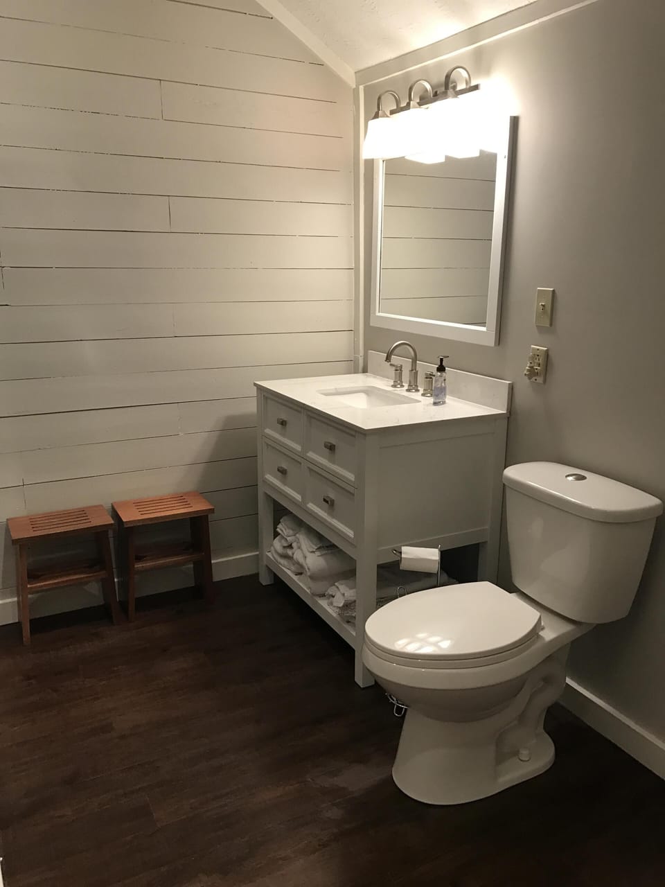 new upstairs bathroom, these floors are everywhere in condo