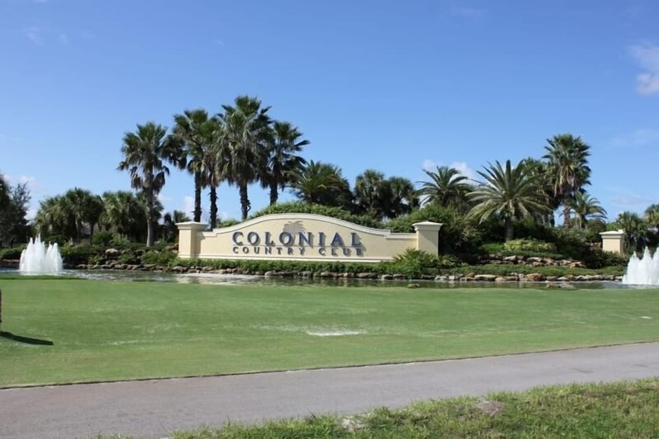 Colonial Entrance & Fountains