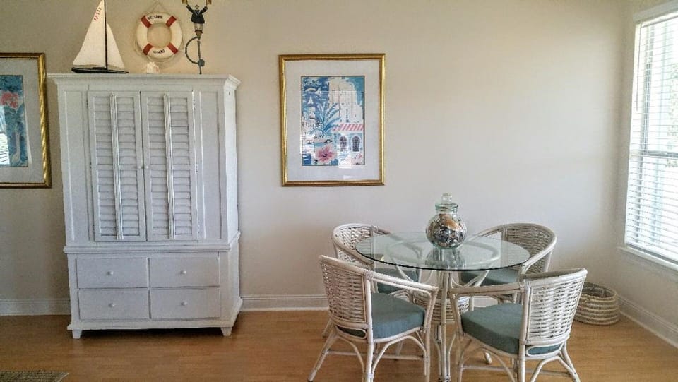 living area, game table, book case, stereo