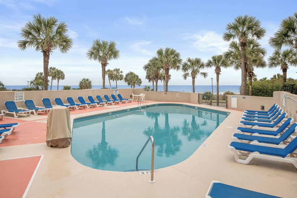 Spacious & Serene: Large Rooms, King Bed, Big Balcony, Peaceful Beach Apartment in Myrtle Beach