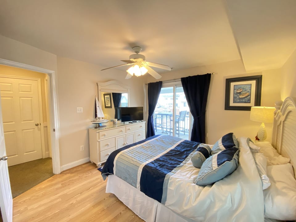 level 1 bedroom  2 bayside access