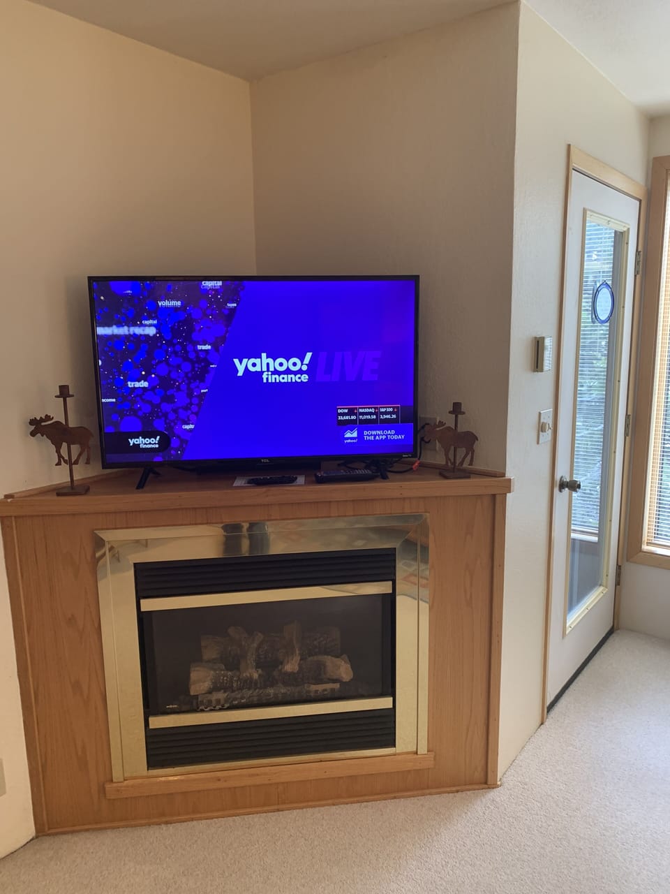 Gas Fireplace (only on in winter) and smart TV with dish satellite service.