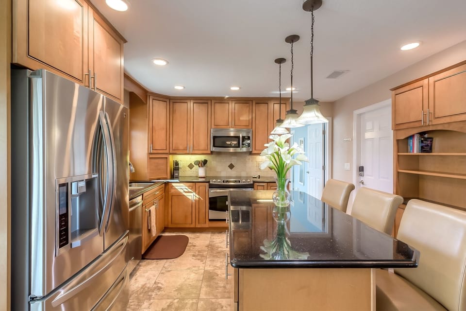 Eat-In Kitchen
