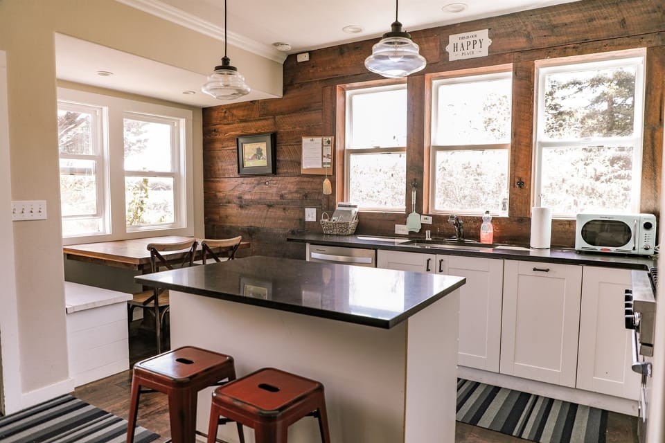 Kitchen, island seating, dining table.