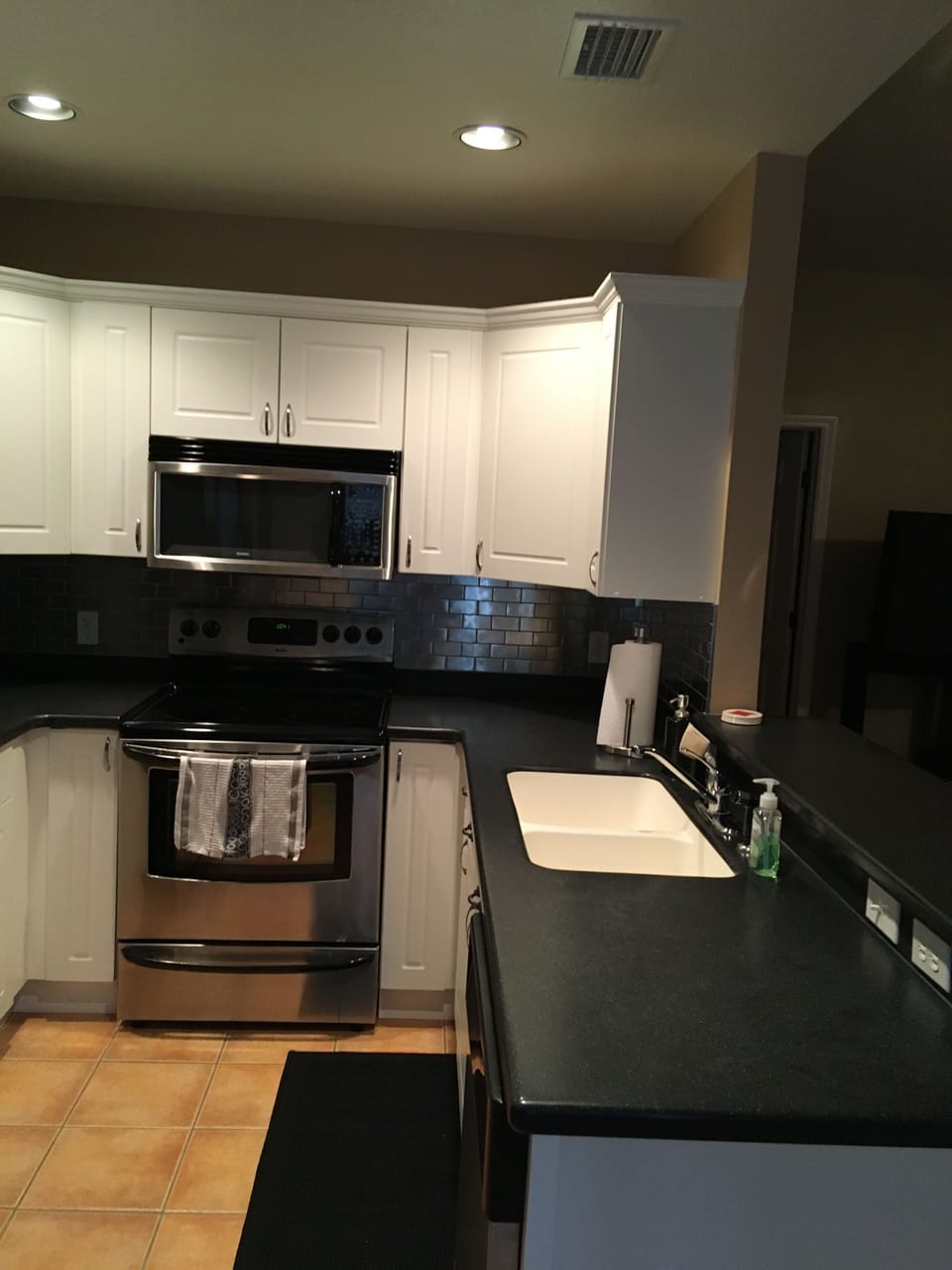 Kitchen is fully equipped 