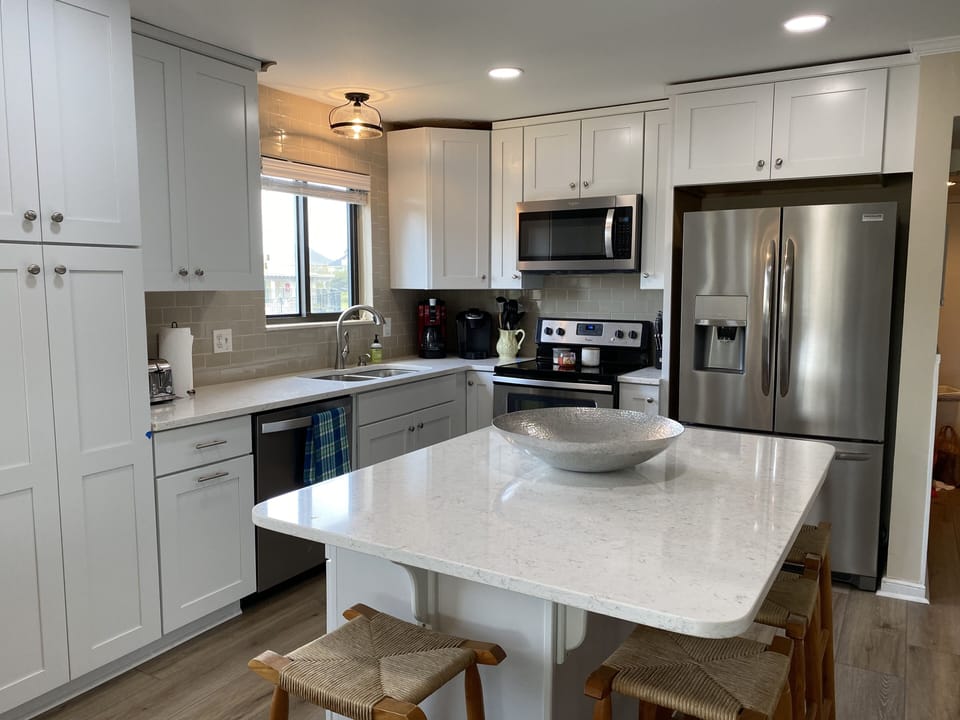 Enjoy your meals at the new kitchen island
