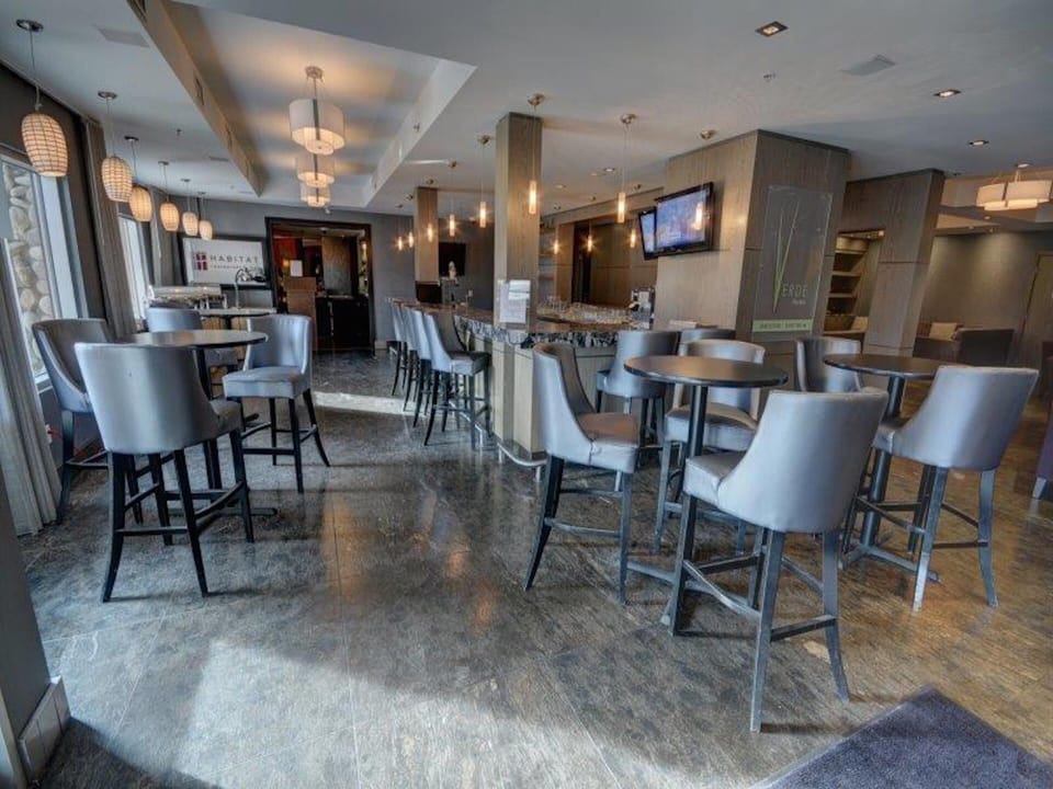 Bar & restaurant in Grande Rockies Lobby