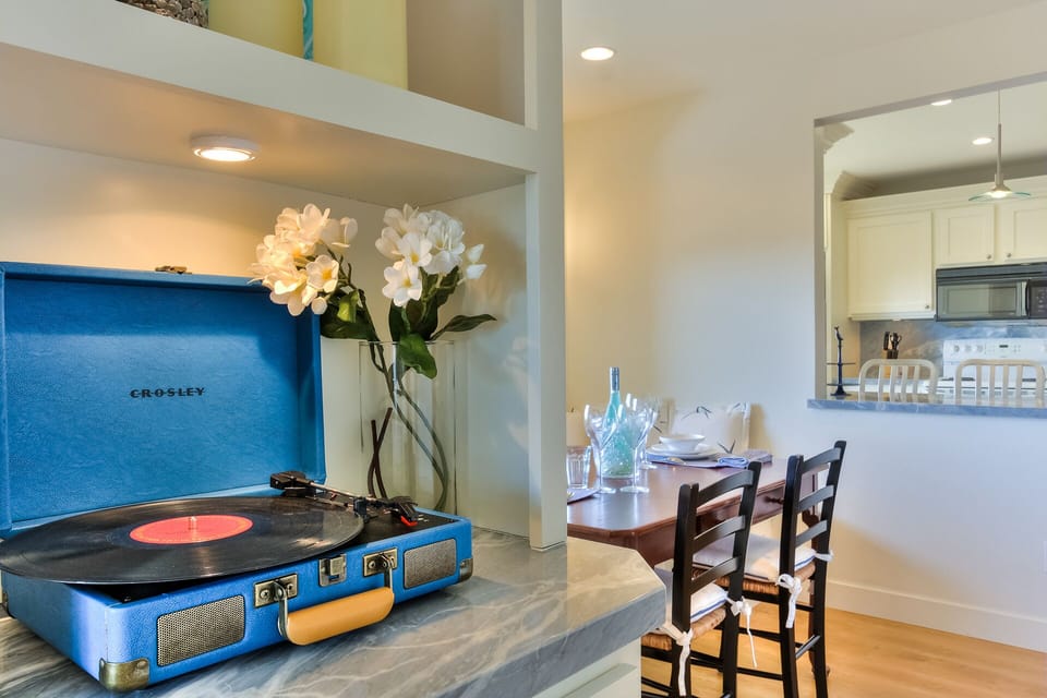Vintage Phonograph, dining room to kitchen. Bring any size record! Yea!STR140115
