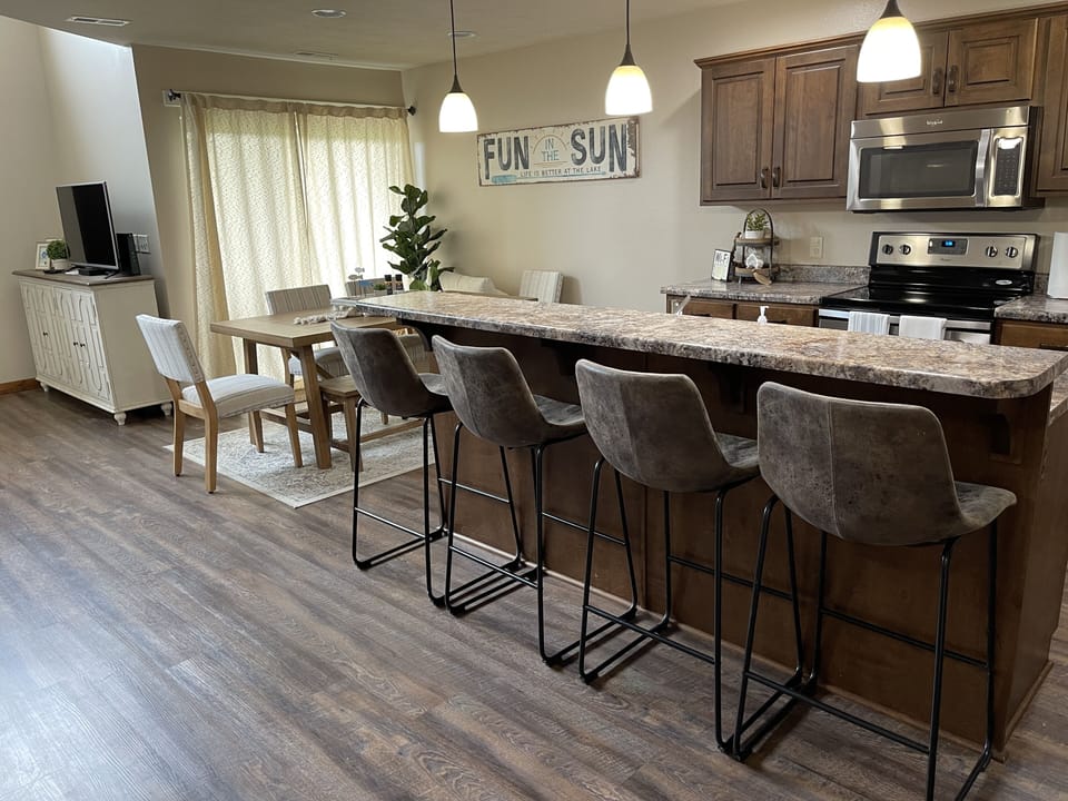 Breakfast bar area