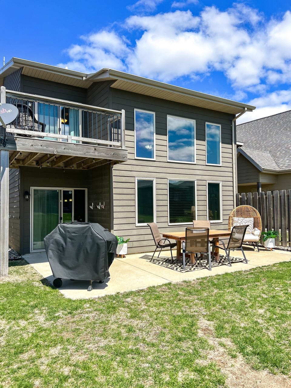 Back of cabin outdoor space