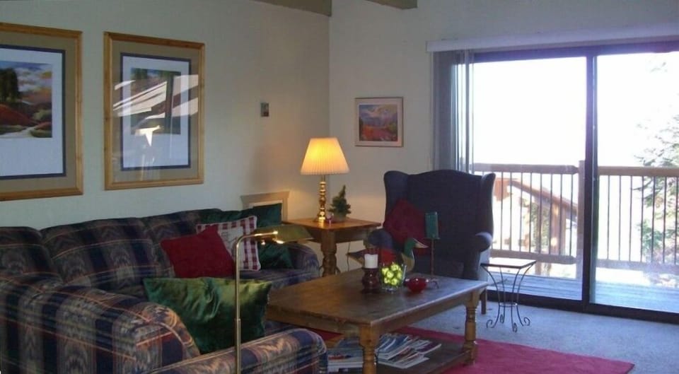 Great view of the valley  from living room, master bedroom and balcony