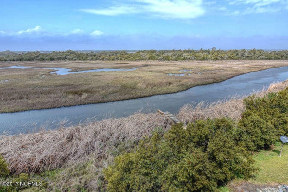 Kayak to heart of Surf City in 25 minutes, paddle to dinner at restaurant docks!