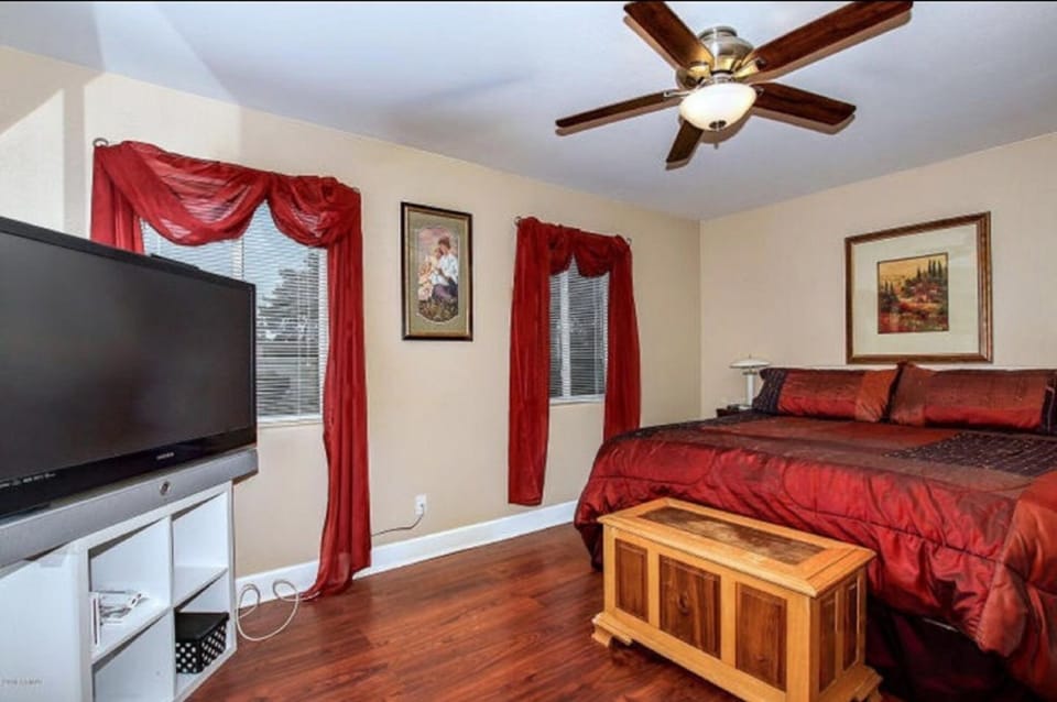 Bedroom 2. 11ft x 15ft w/King Bed