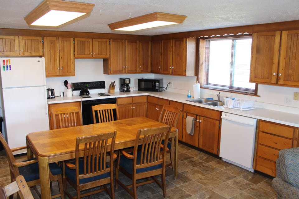 Kitchen (upstairs)