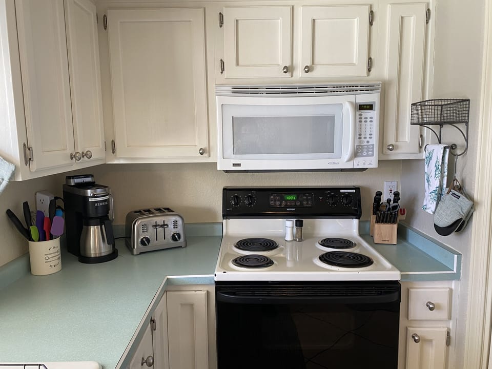 Kitchen with BRAND NEW Keurig coffee maker, brew a pot or a pod for one cup