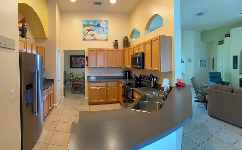 Well-equipped Kitchen with modern appliances, Keurig, Toaster, Blender, etc.  
