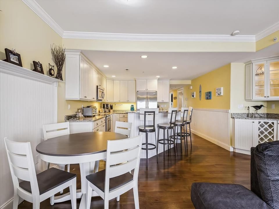 View to the kitchen with new table and bar stools