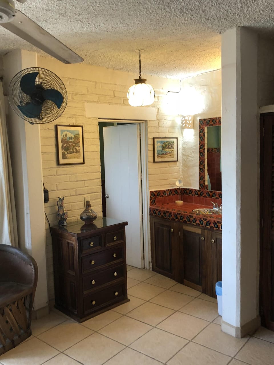 1st bedrm dressing area with door to shower/toilet