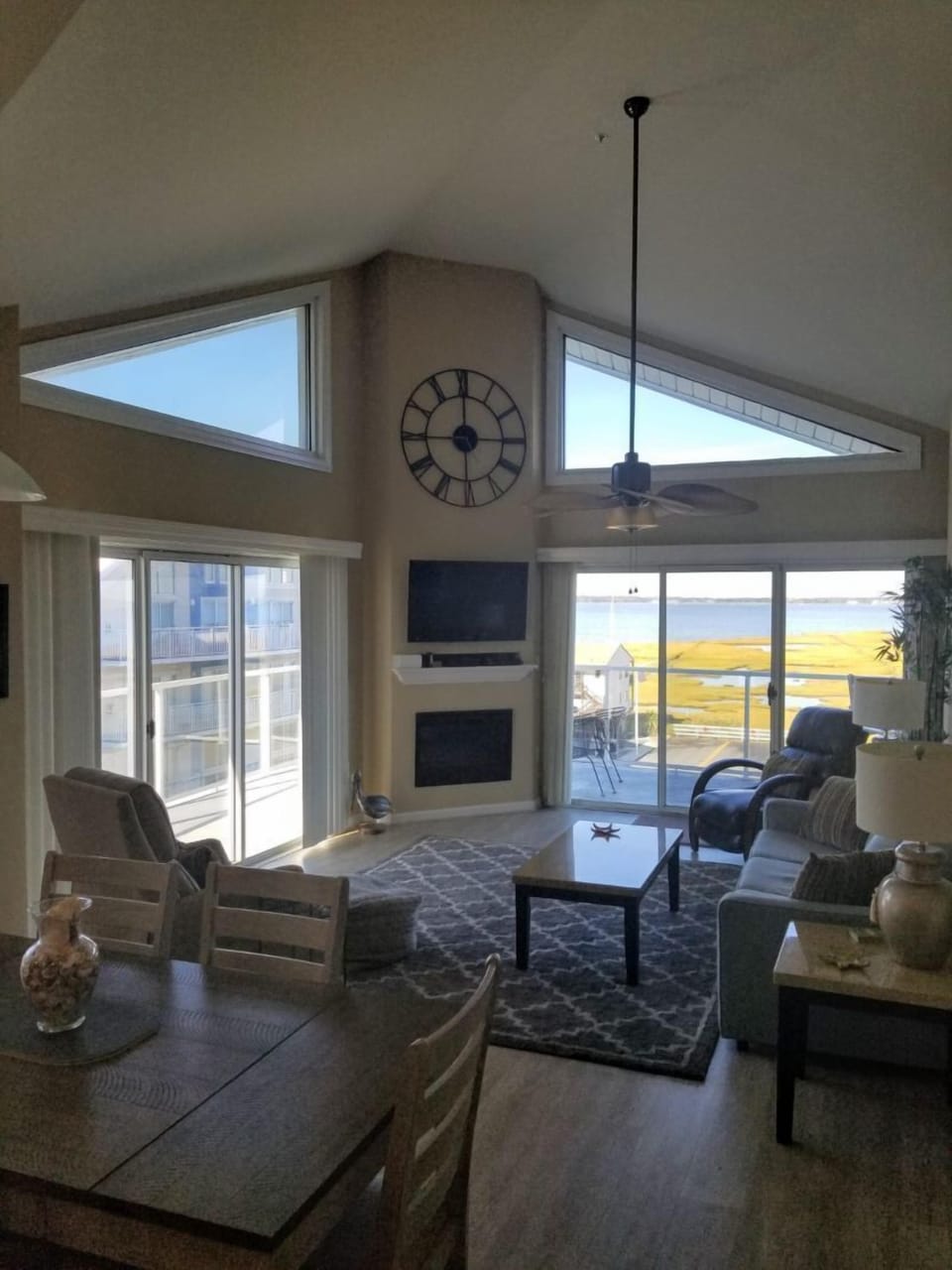 LR view and kitchen seating area.