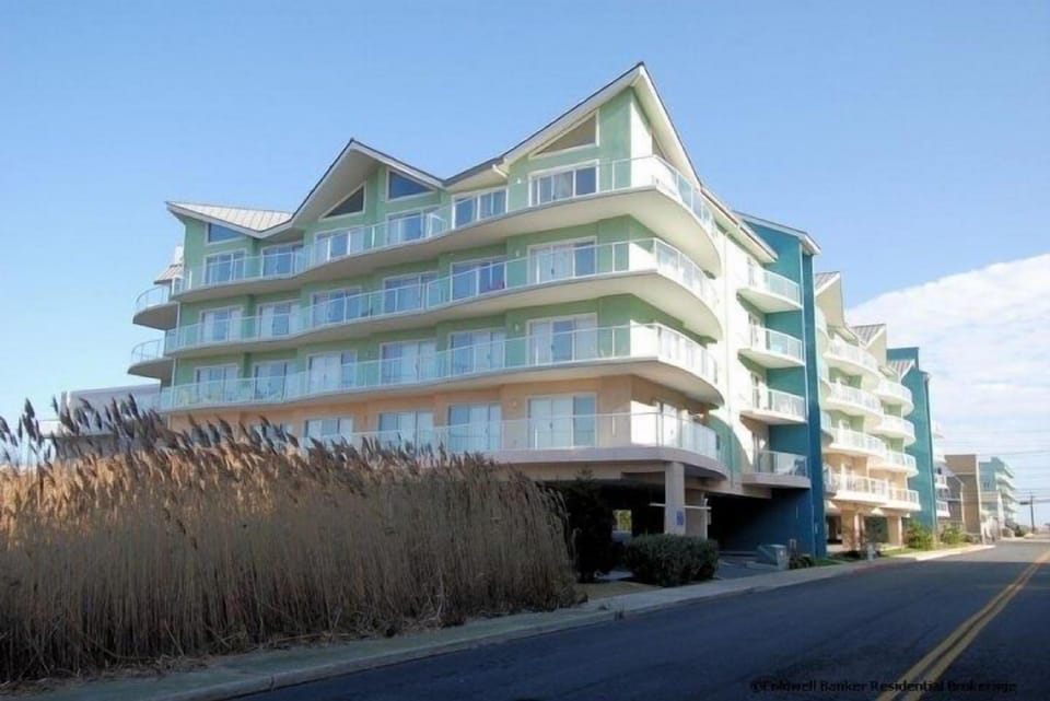 Top floor end unit with wrap around balcony. (right top corner of picture)