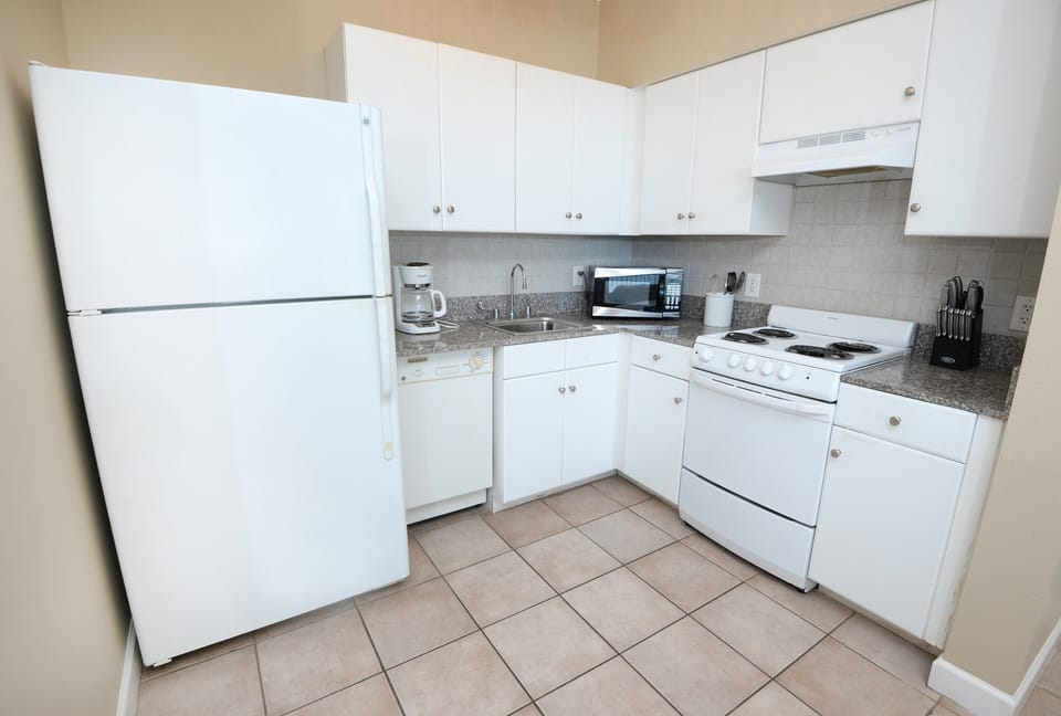 Full kitchen-Refrigerator, Dishwasher, standard coffee pot, Microwave, Stove