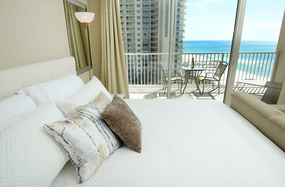 King bed
Balcony right outside overlooking the gulf