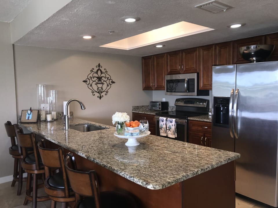 Kitchen, Fully Stocked