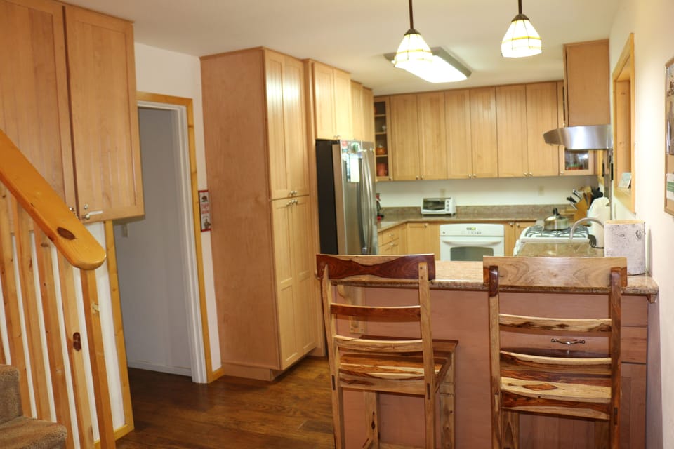 room for guests to keep cook company