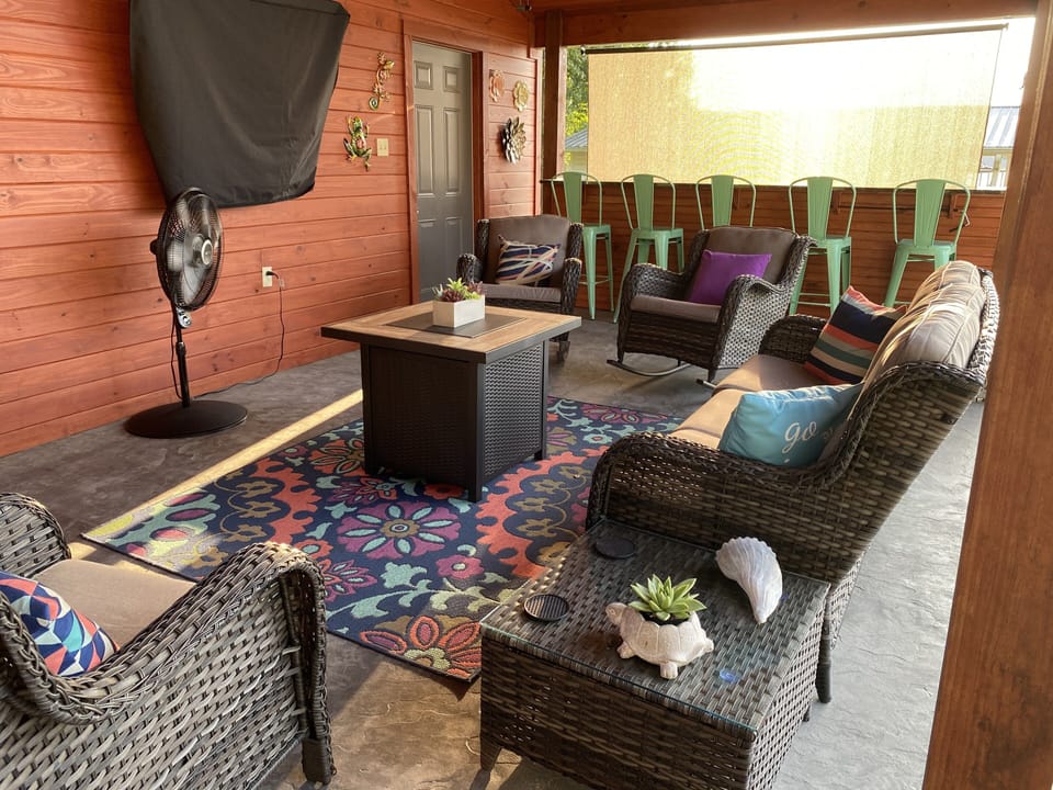 POOL HOUSE WITH FIRE TABLE